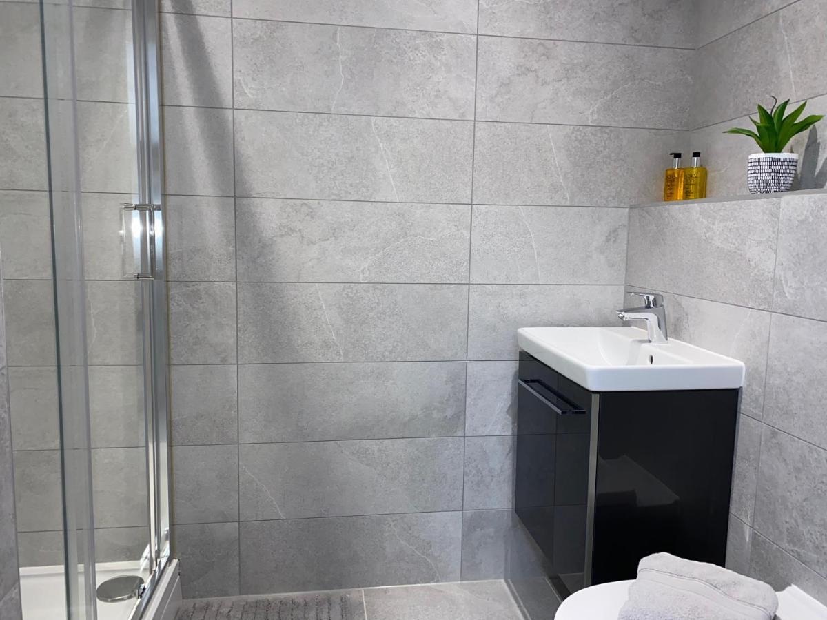 Roomotel - Oakview Moseley Бирмингам Екстериор снимка